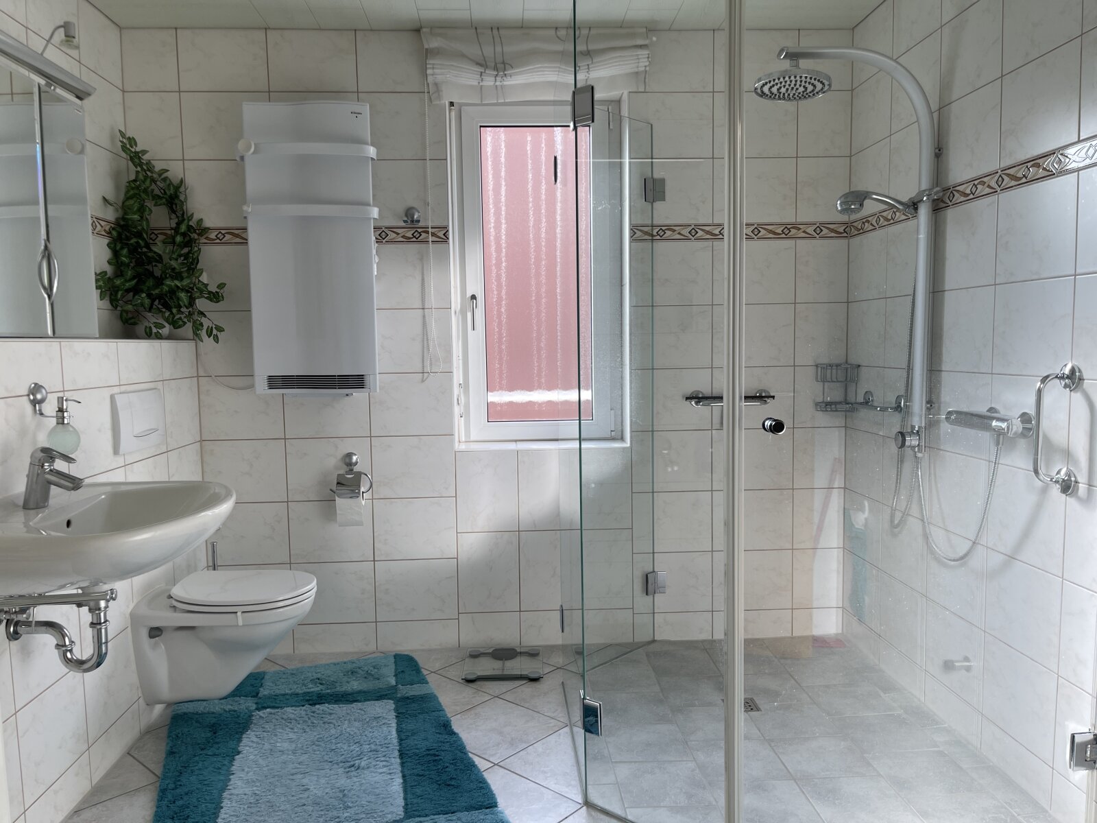 Badezimmer im  OG