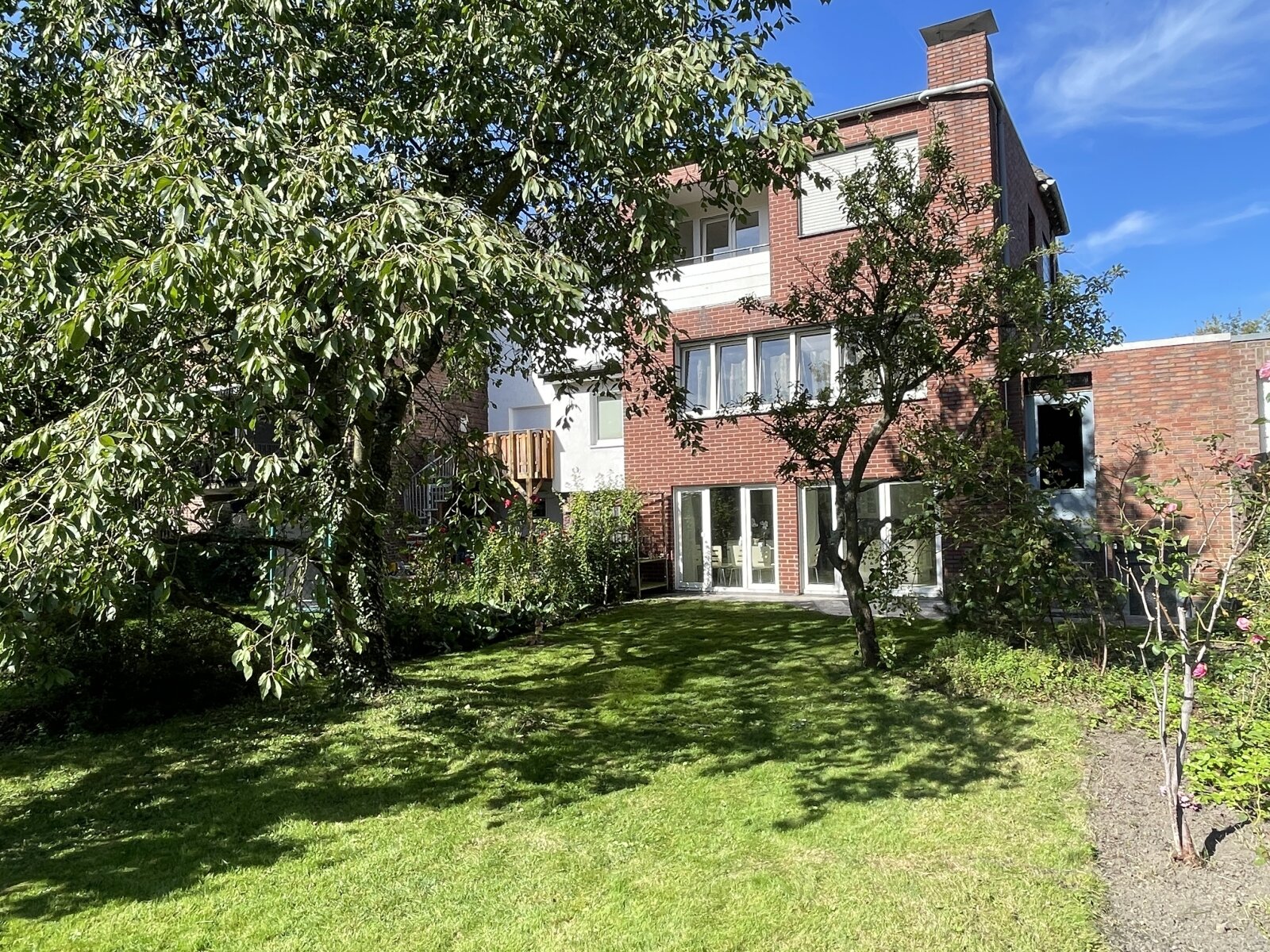 in gefragter Dyklage! charmantes Reiheneckhaus  ++ Traumküche mit  herrlicher Aussicht in den Garten!  in gefragter Dyklage! charmantes Reiheneckhaus  ++ Traumküche mit  herrlicher Aussicht in den Garten!